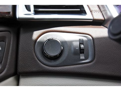 Used 2012 Cadillac SRX Luxury FWD image 19