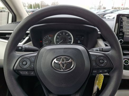 Used 2020 Toyota Corolla LE image 16