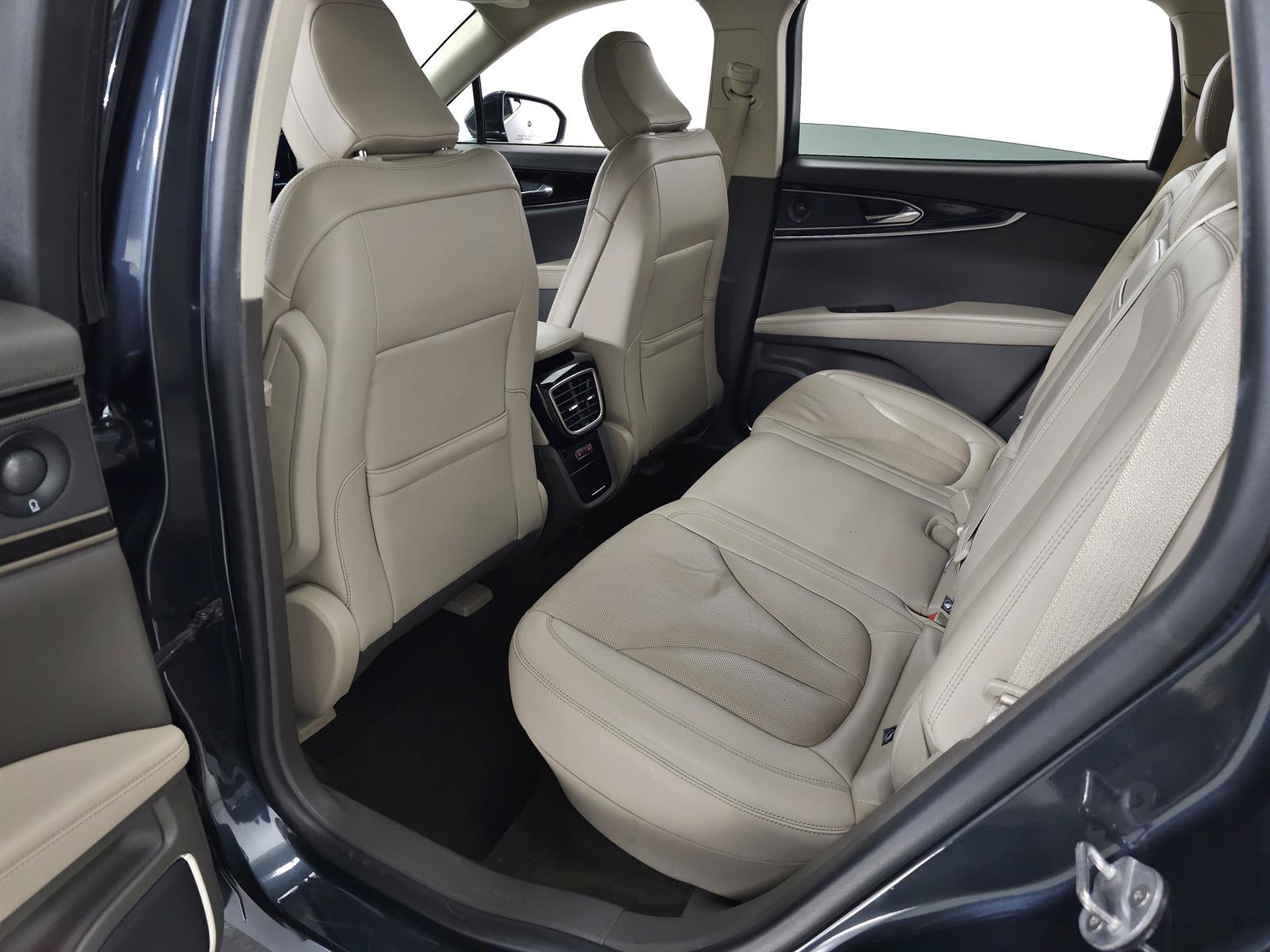 Used 2021 Lincoln Nautilus Reserve AWD/4WD image 30