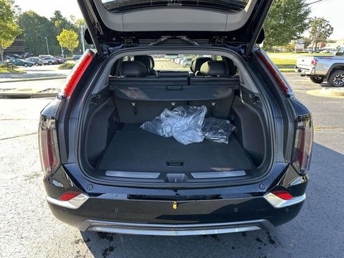 New 2025 Cadillac Optiq Luxury 2 image 12