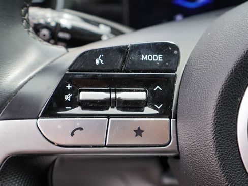 Used 2025 Hyundai Elantra Limited FWD image 13