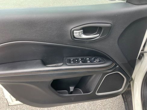 Used 2019 Jeep Compass Latitude w/ Popular Equipment Group AWD/4WD image 11