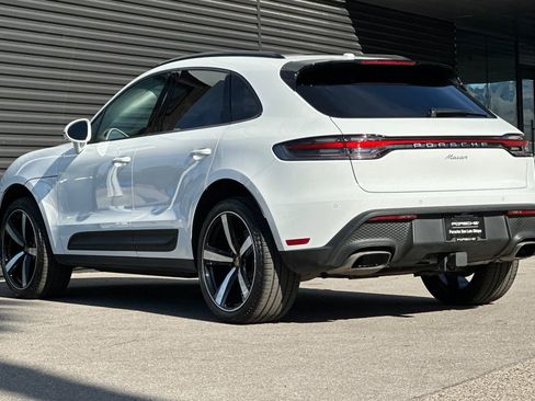 Used 2025 Porsche Macan image 3