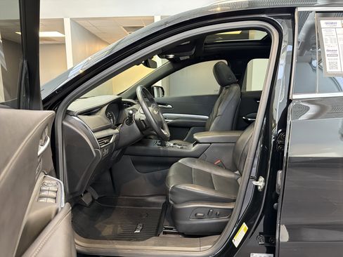 Used 2023 Cadillac XT4 Premium Luxury FWD image 17