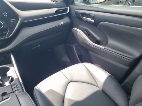 Used 2023 Toyota Highlander XLE FWD image 20
