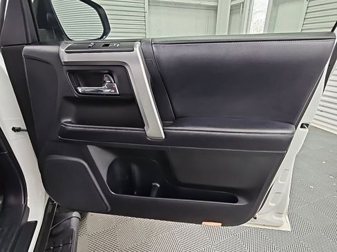 Used 2020 Toyota 4Runner SR5 image 40