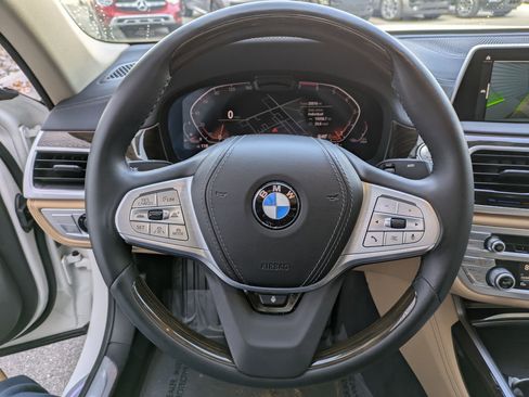 Used 2022 BMW 750i xDrive image 17