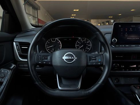 Used 2025 Nissan Rogue SV FWD image 35