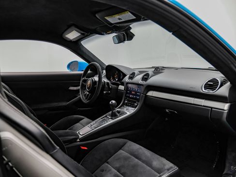 Used 2020 Porsche 718 Cayman GT4 RWD image 49