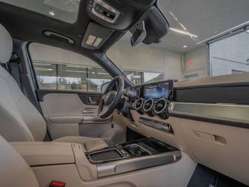 Certified 2026 Mercedes-Benz GLB 250 4MATIC image 17