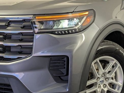 Used 2025 Ford Explorer Active image 2