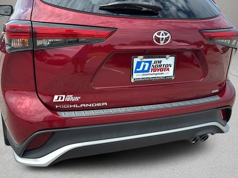 Used 2022 Toyota Highlander XSE FWD image 29