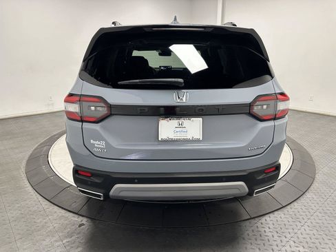 Used 2023 Honda Pilot Touring image 11