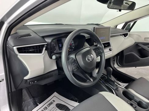 Used 2025 Toyota Corolla LE FWD image 21