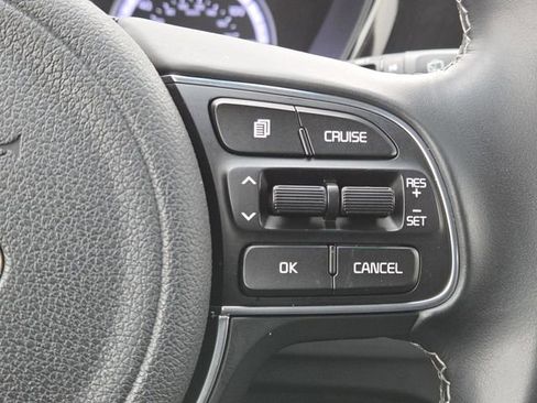 Used 2020 Kia Niro LXS image 11