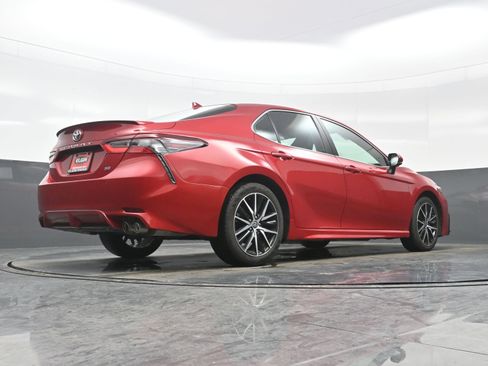Used 2023 Toyota Camry SE image 31