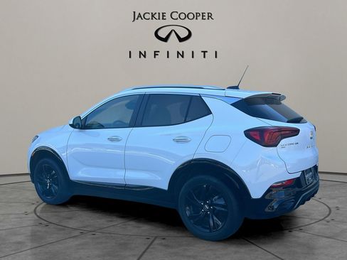 Used 2024 Buick Encore GX Sport Touring image 3