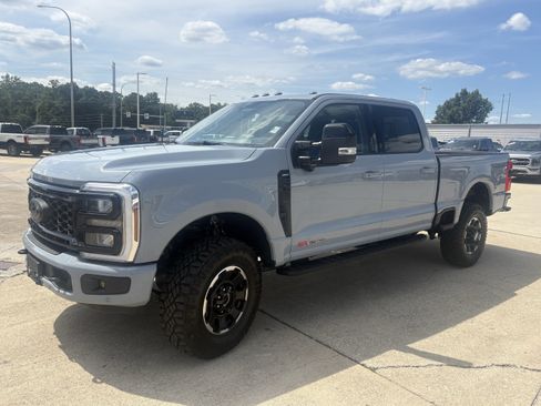 Used 2026 Ford F250 Lariat w/ Tremor Off-Road Package AWD/4WD image 4