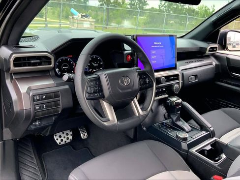Used 2025 Toyota Tacoma TRD Sport RWD image 17