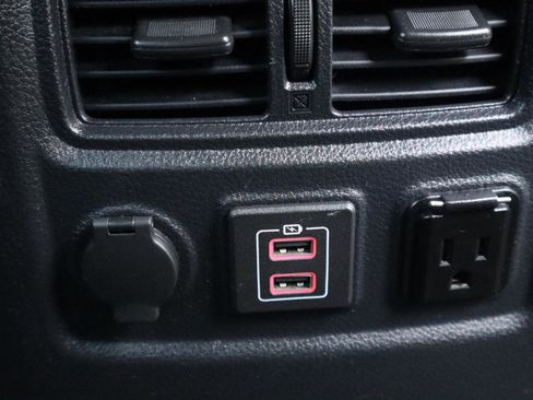 Used 2021 Nissan Titan SV w/ SV Convenience Package image 58