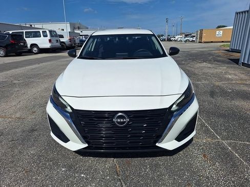 Used 2025 Nissan Altima 2.5 SV FWD image 9