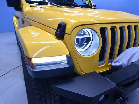 Used 2020 Jeep Wrangler Unlimited Sahara AWD/4WD image 38