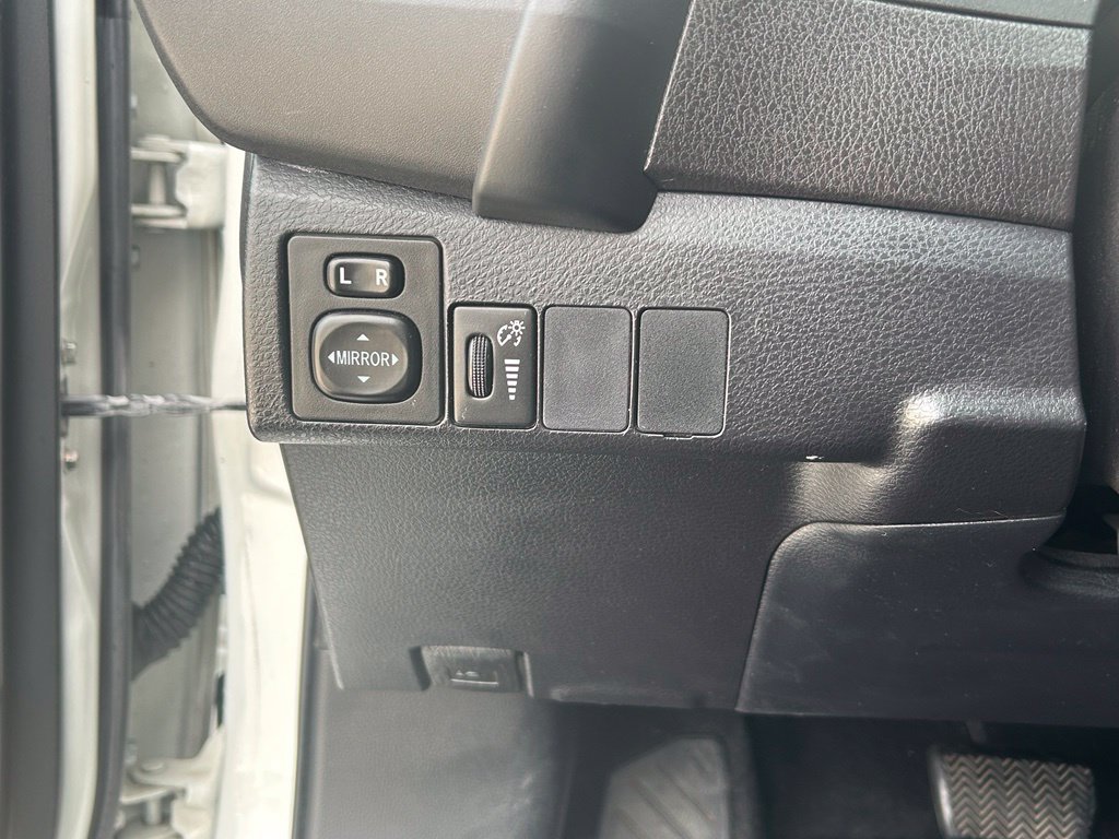 Used 2017 Toyota Corolla LE w/ Carpet Mat Package (TMS) FWD image 13