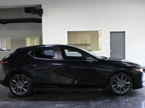 Used 2019 MAZDA MAZDA3 Hatchback FWD image 2