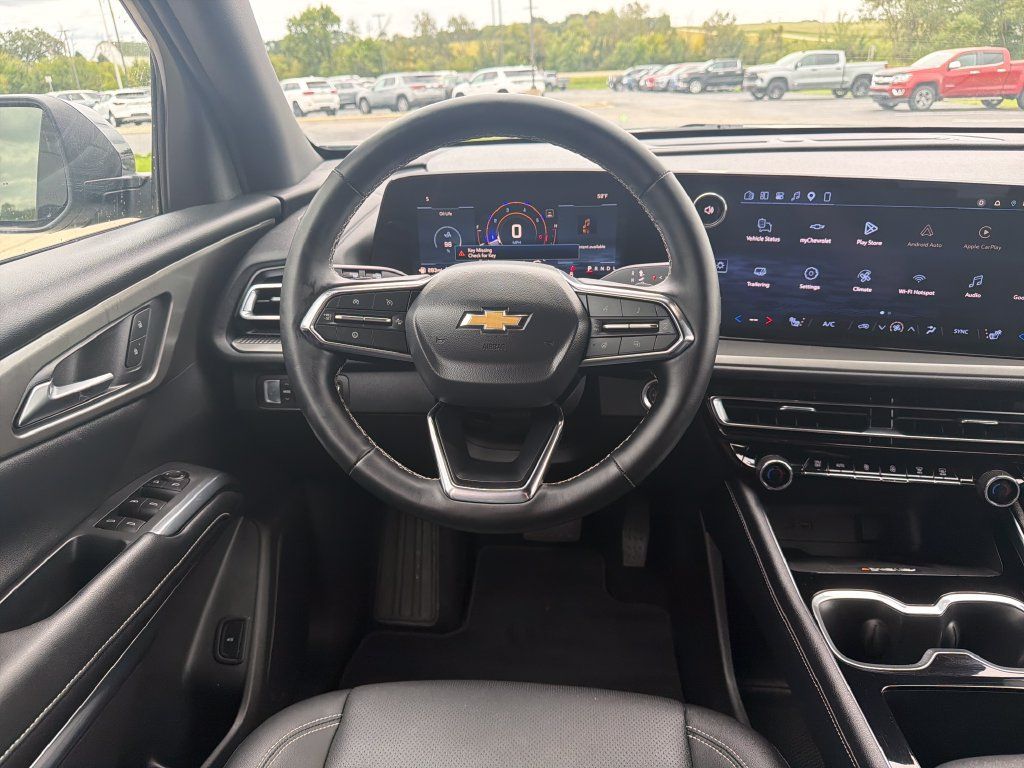 Certified 2026 Chevrolet Traverse LT AWD/4WD image 12