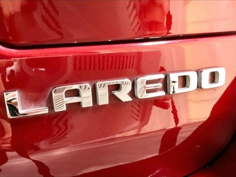 Used 2023 Jeep Grand Cherokee Laredo w/ Luxury Tech Group I AWD/4WD image 8