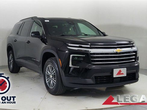 Used 2024 Chevrolet Traverse LT image 1