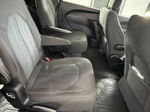 Used 2018 Chrysler Pacifica Touring Plus w/ S Appearance Package FWD image 21
