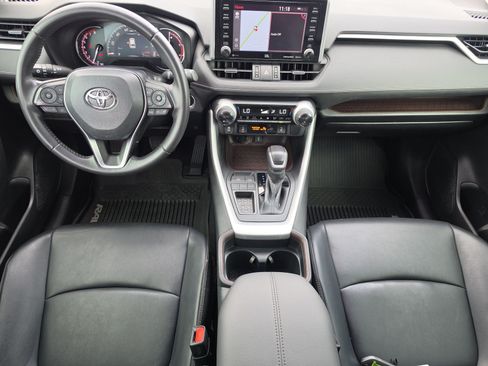 Used 2020 Toyota RAV4 Limited FWD image 9