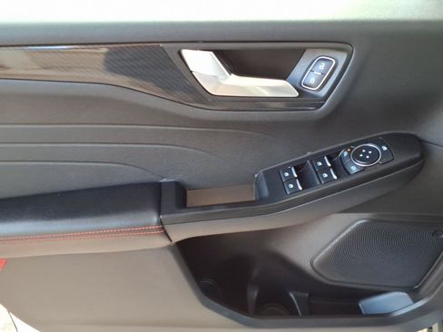 Certified 2025 Ford Escape ST-Line Select AWD/4WD image 8