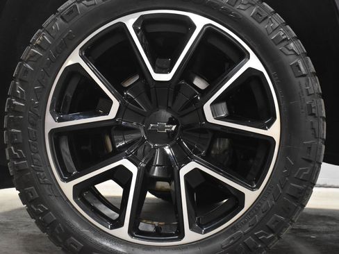 Used 2022 Chevrolet Suburban RST w/ Luxury Package AWD/4WD image 31