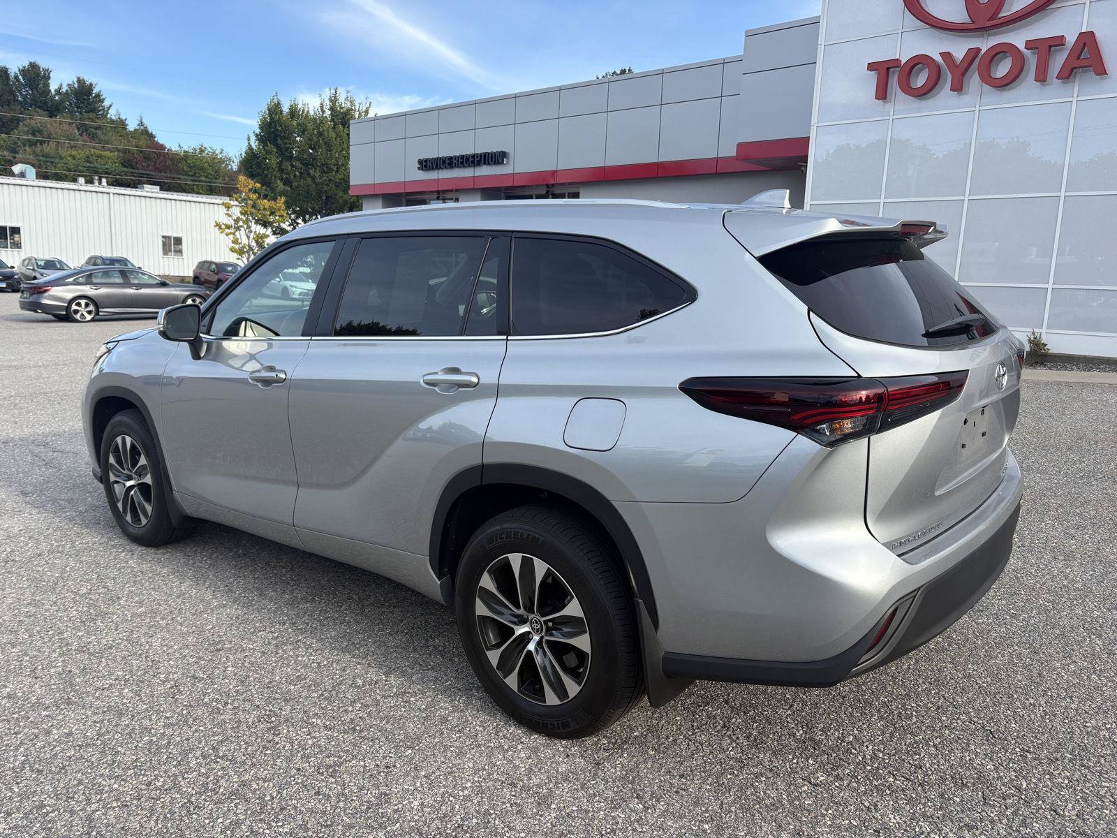 Used 2025 Toyota Highlander XLE AWD/4WD image 5