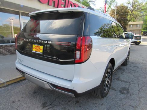 Used 2025 Ford Expedition Platinum AWD/4WD image 12