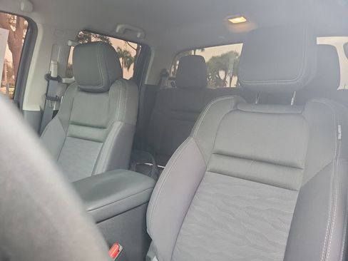 Used 2022 Nissan Frontier SV image 22