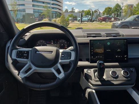 Used 2025 Land Rover Defender 110 S AWD/4WD image 4