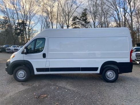Used 2024 RAM ProMaster 2500 w/ Premium Convenience Group image 3