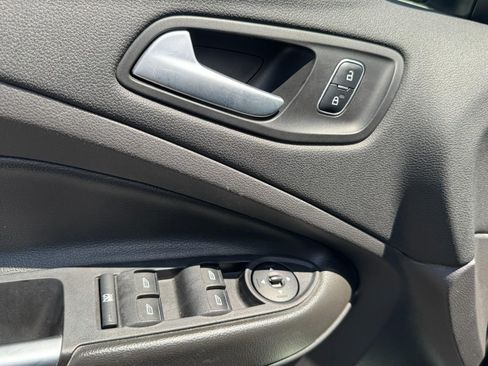 Used 2017 Ford Escape SE AWD/4WD image 15