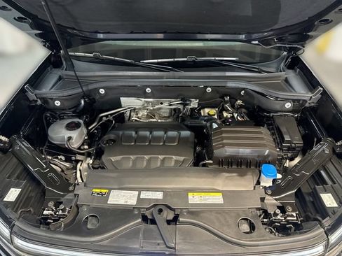 Certified 2025 Volkswagen Atlas Peak Edition SE AWD/4WD image 19