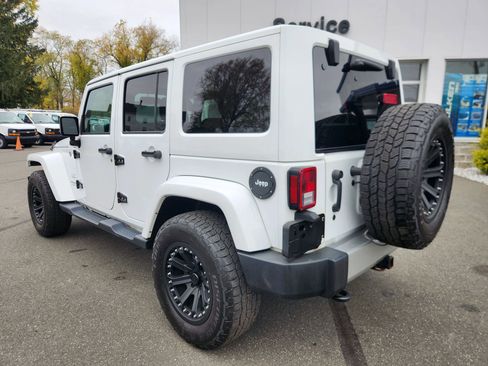 Used 2017 Jeep Wrangler Unlimited Sahara w/ Max Tow Package image 10