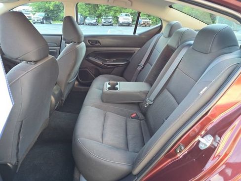 Used 2024 Nissan Altima 2.5 SV FWD image 12