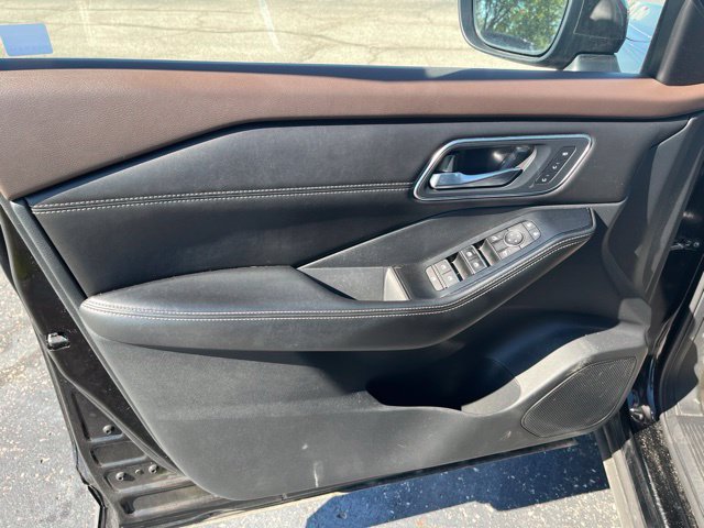 Used 2021 Nissan Rogue Platinum AWD/4WD image 7