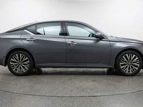 Used 2025 Nissan Altima 2.5 SV image 11