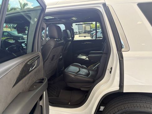 Used 2020 Cadillac Escalade Platinum RWD image 4