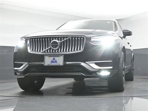 Used 2023 Volvo XC90 B6 Ultimate w/ Protection Package Premier image 40