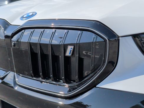 Used 2027 BMW i5 eDrive40 w/ M Sport Package RWD image 13