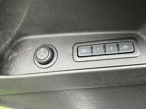 Used 2018 Chevrolet Equinox Premier image 43